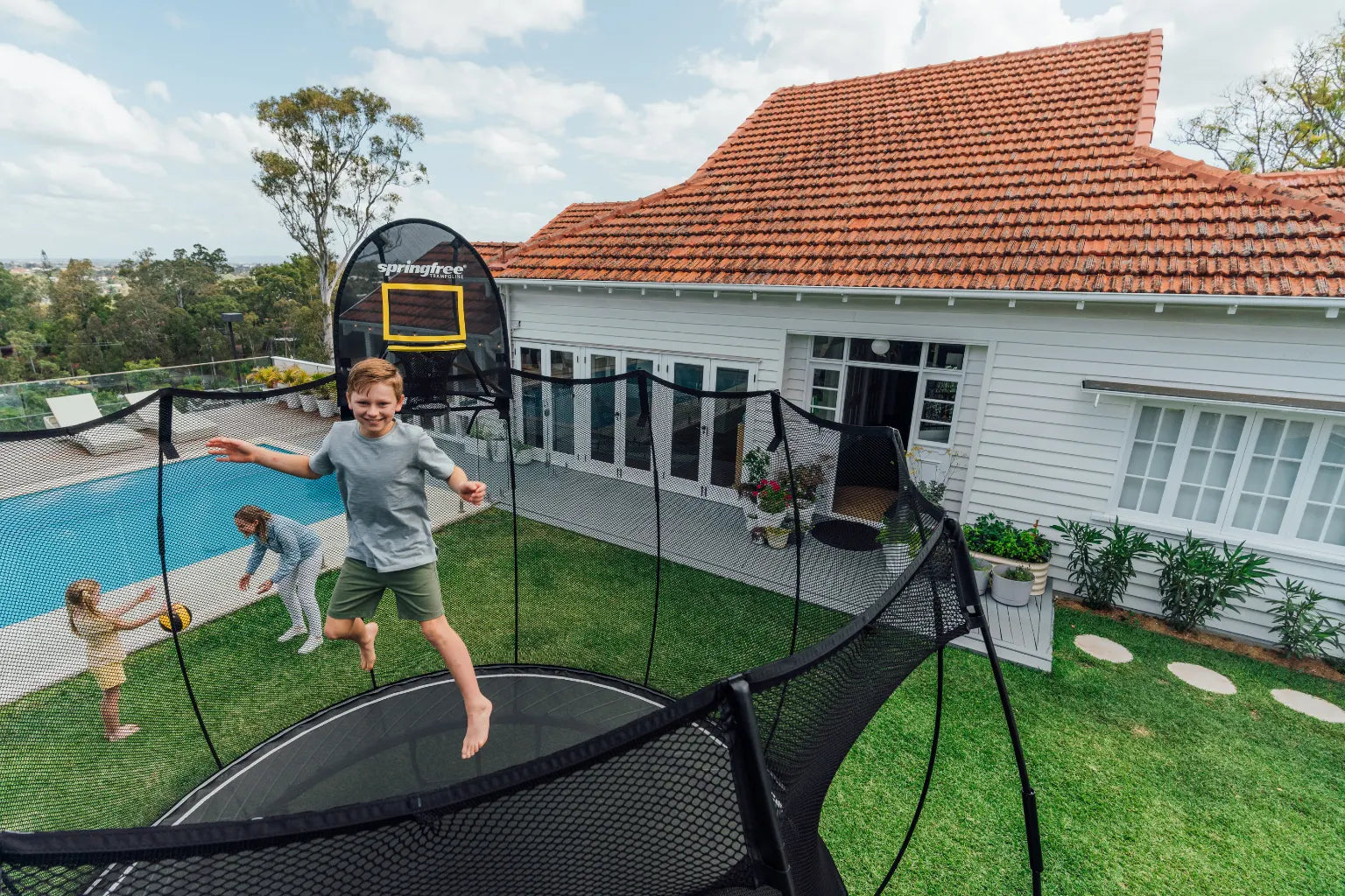 Trampoline Sizes: Choosing Between 13ft And 15ft For Your Family